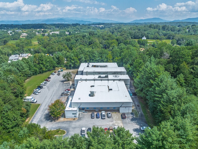 More Photos Of 230 Sardis Rd, Asheville Distribution For Sale
