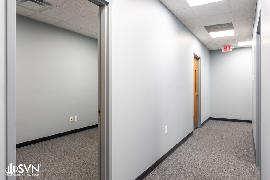 More Photos Of 1031 Lexington Rd, Georgetown Freestanding For Lease