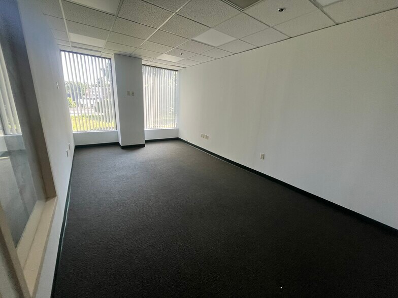 More Photos Of 800 S Main St, Mansfield Office For Lease