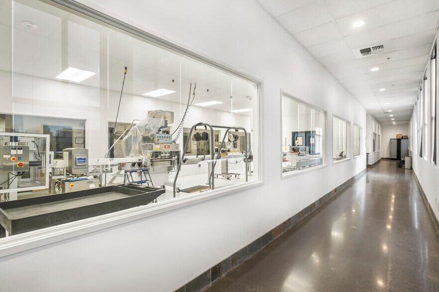 More Photos Of 601 N Larch St, Sisters Research And Development For Sale