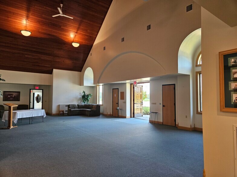More Photos Of 5000 Fergus Rd, Saint Charles Religious Facility For Sale