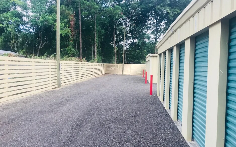 More Photos Of 2726 E 15th St, Panama City Self Storage For Sale