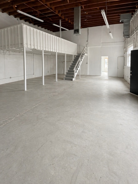Primary Photo Of 1259 S La Brea Ave, Los Angeles General Retail For Lease