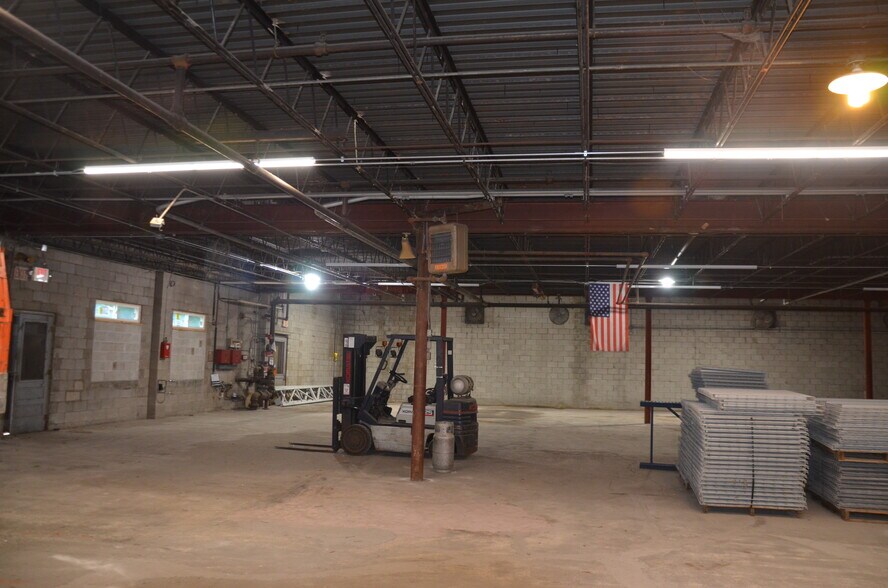 More Photos Of 726 S Broadway, Aurora Warehouse For Sale