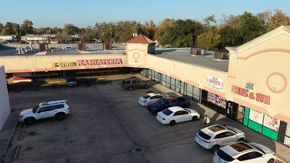 More Photos Of 239 W Tidwell Rd, Houston Unknown For Lease