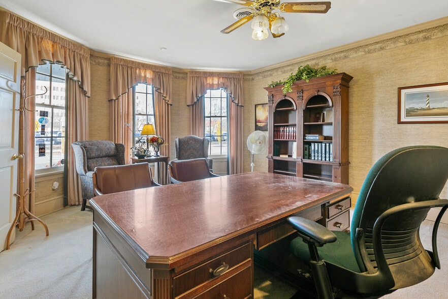 More Photos Of 127 S Cool Spring St, Fayetteville Office For Sale