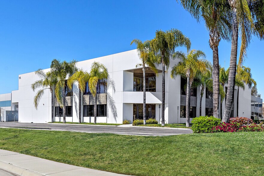 More Photos Of 14 Chrysler, Irvine Manufacturing For Lease