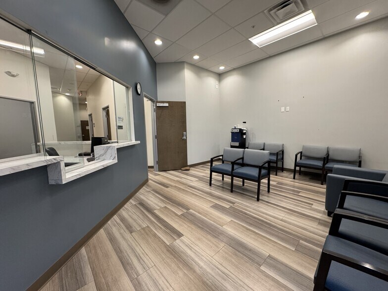 More Photos Of 13331 W Indian School Rd, Litchfield Park General Retail For Lease