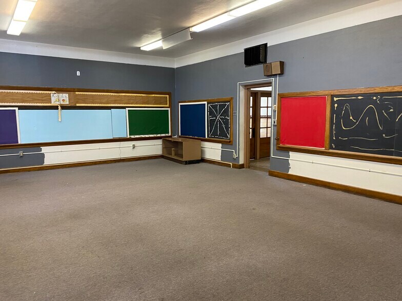 More Photos Of 719 S Fayette St, Washington Court House Flex For Sale