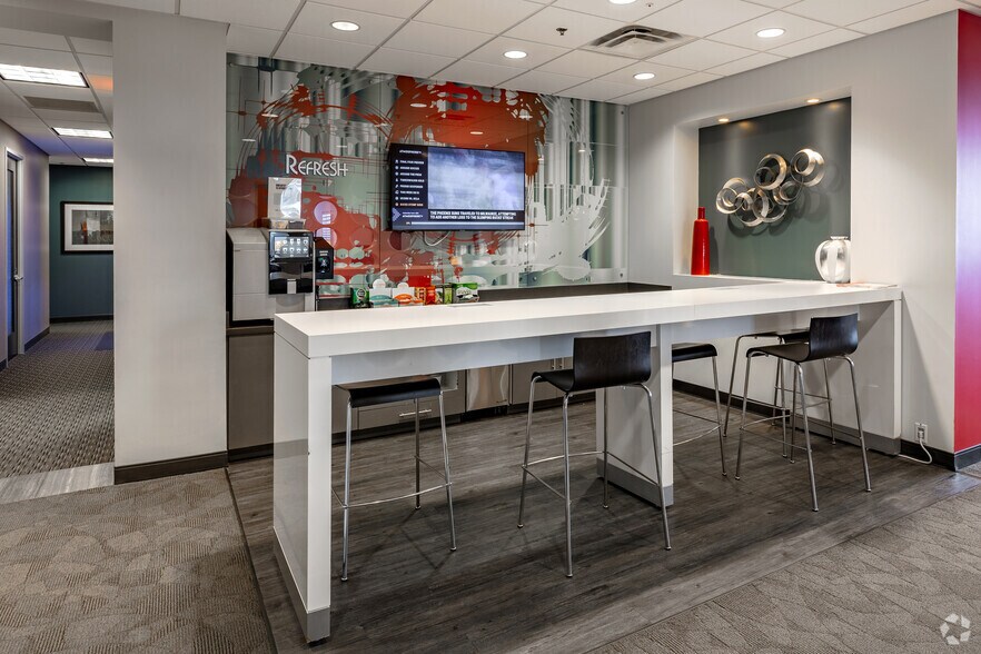 More Photos Of 2355 Highway 36 W, Roseville Coworking Space