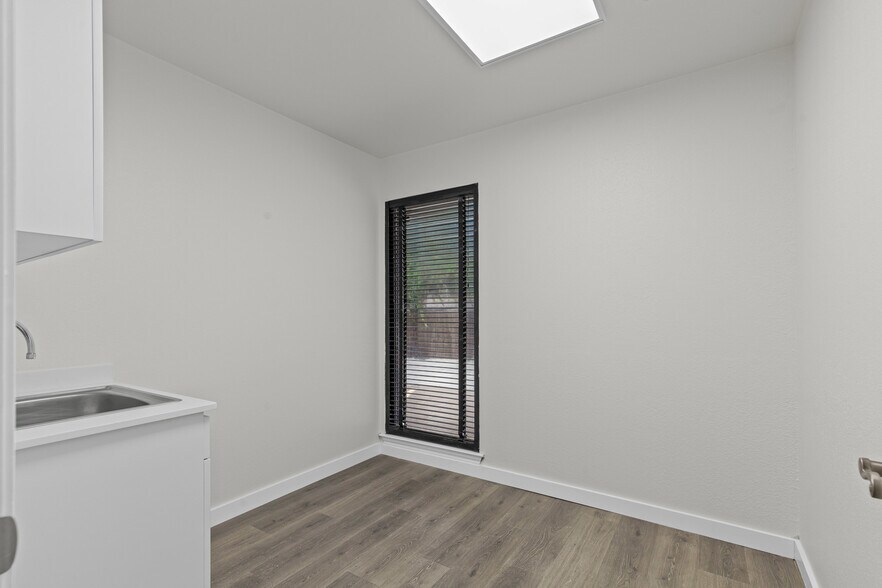 More Photos Of 601 Omega Dr, Arlington Medical For Lease