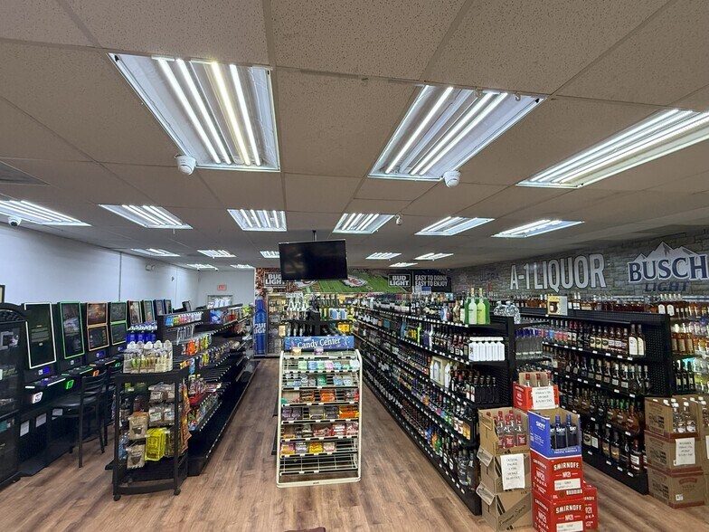 More Photos Of 1020 N Highway 7, Pleasant Hill Convenience Store For Sale