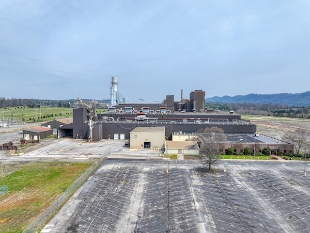 More Photos Of 134 Waupaca Dr, Etowah Manufacturing For Sale