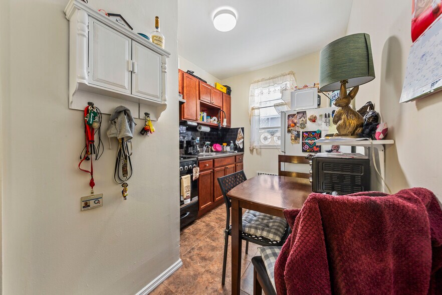 More Photos Of 6930 Myrtle Ave, Glendale General Retail For Sale