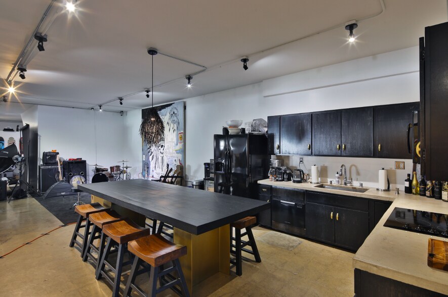 More Photos Of 2217-2219 Main St, Santa Monica Loft Creative Space For Lease