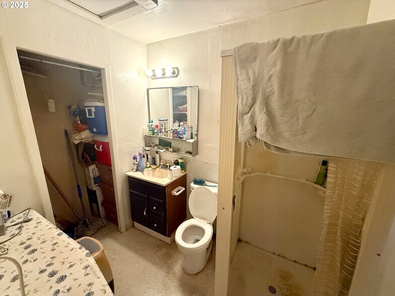 More Photos Of 1900 Monroe St, North Bend Apartments For Sale