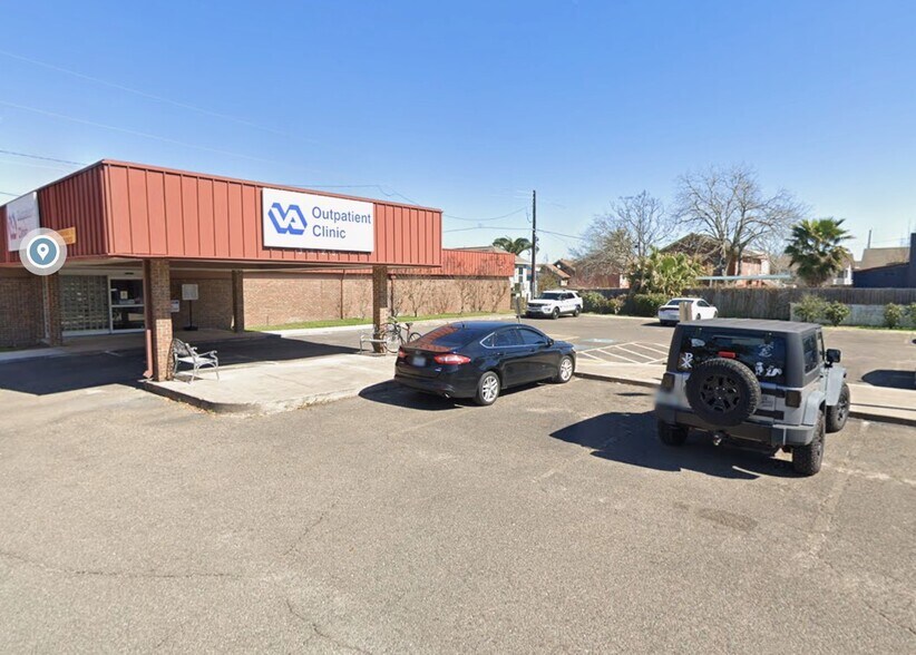 More Photos Of 3828 Avenue N, Galveston Hospital For Lease