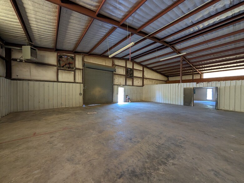 More Photos Of 128 GA-520, Cusseta Warehouse For Sale