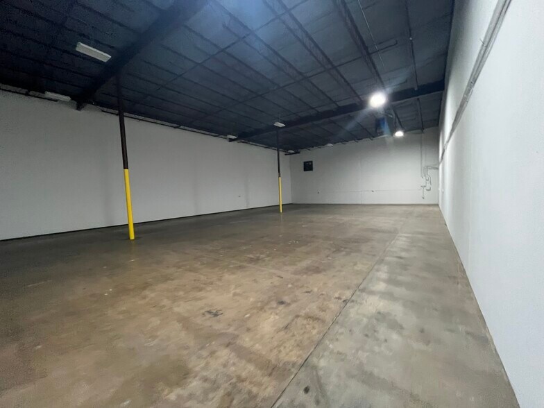 More Photos Of 4220-4232 Charter Ave, Oklahoma City Warehouse For Lease