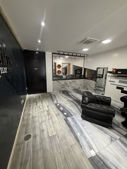 More Photos Of 3008-3010 Jerome Ave, Bronx Warehouse For Lease