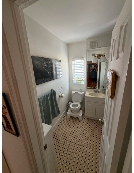 More Photos Of 3621-3623 S Dixie Hwy, West Palm Beach Storefront Retail Office For Lease