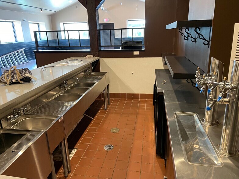 More Photos Of 1765 Meriden-Waterbury Tpke, Plantsville Restaurant For Lease