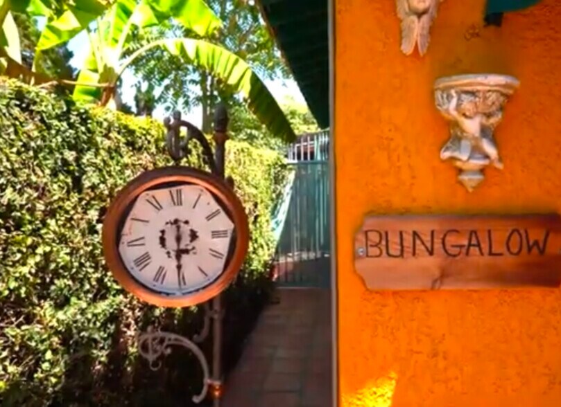 More Photos Of 22942 Crespi St, Woodland Hills Specialty For Sale