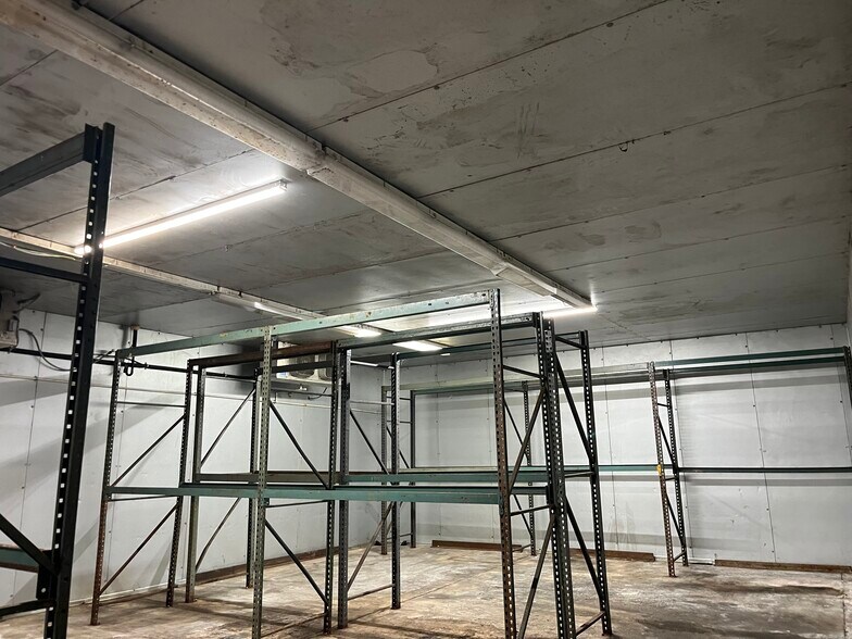 More Photos Of 8-10 Beech St, Paterson Industrial For Lease