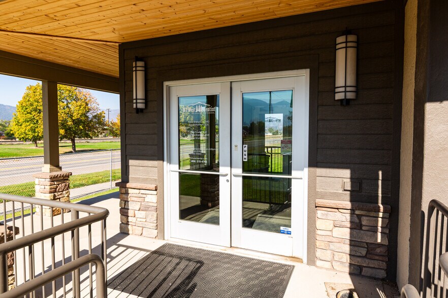 More Photos Of 200 W Railroad Ave, Plains Medical For Sale