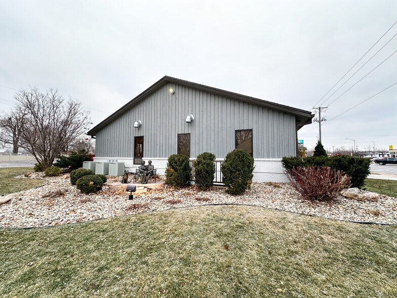 More Photos Of 307 W 41st St, Sioux Falls Office For Lease