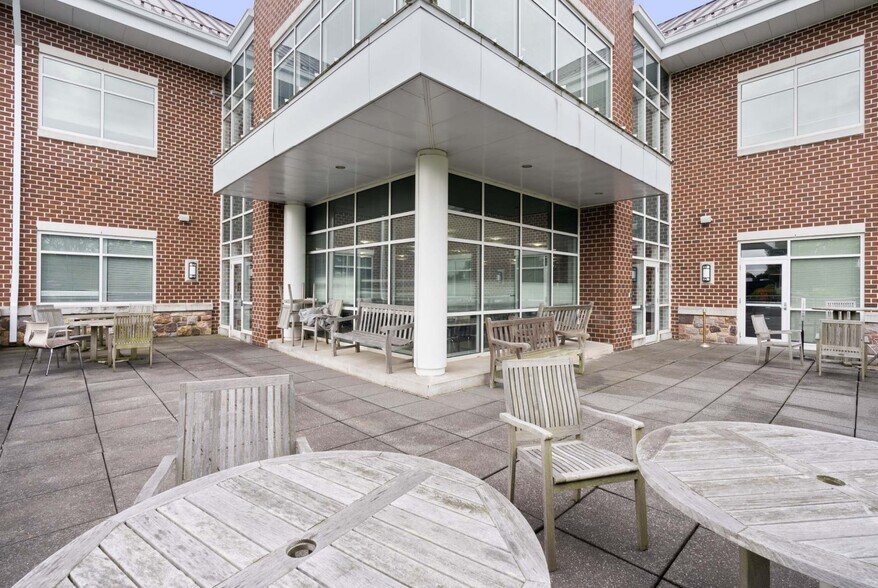 More Photos Of 662 Penn St, Newtown Office For Sale