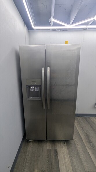 More Photos Of 2662 E 69th St, Cleveland Manufacturing For Lease