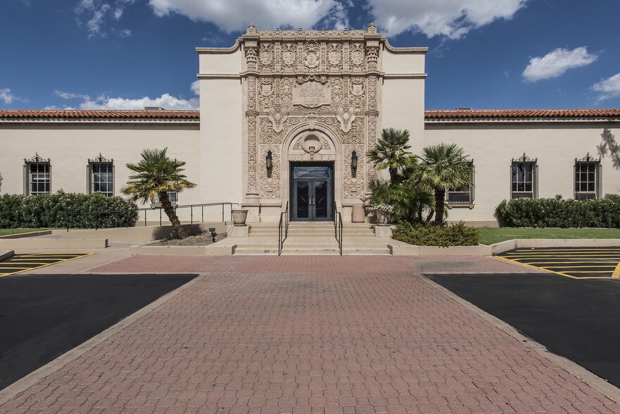 More Photos Of 926 E McDowell Rd, Phoenix Medical For Lease