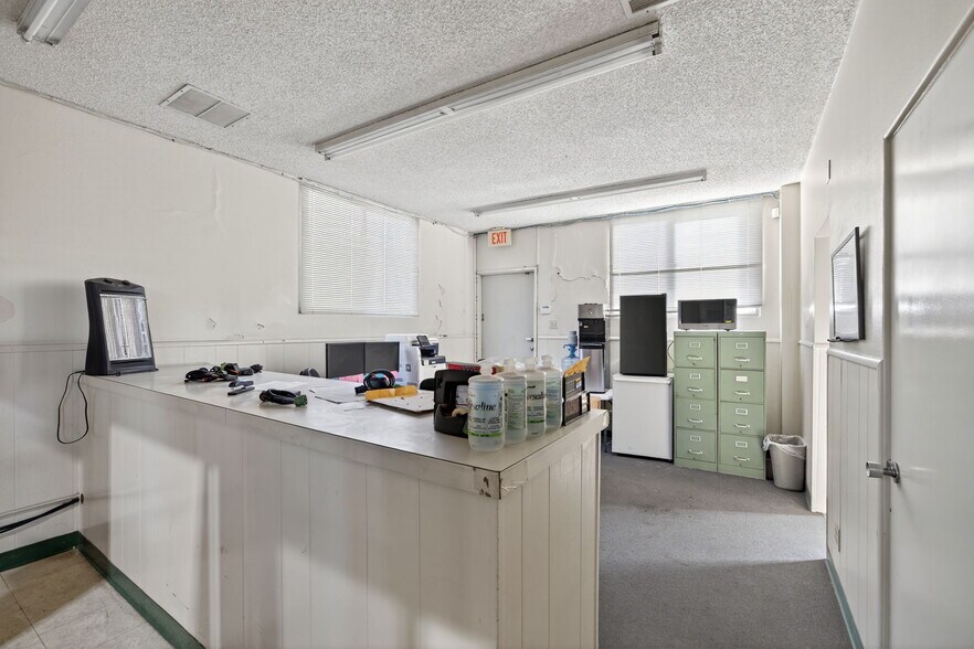 More Photos Of 635 S Rose Ave, Oxnard Warehouse For Sale