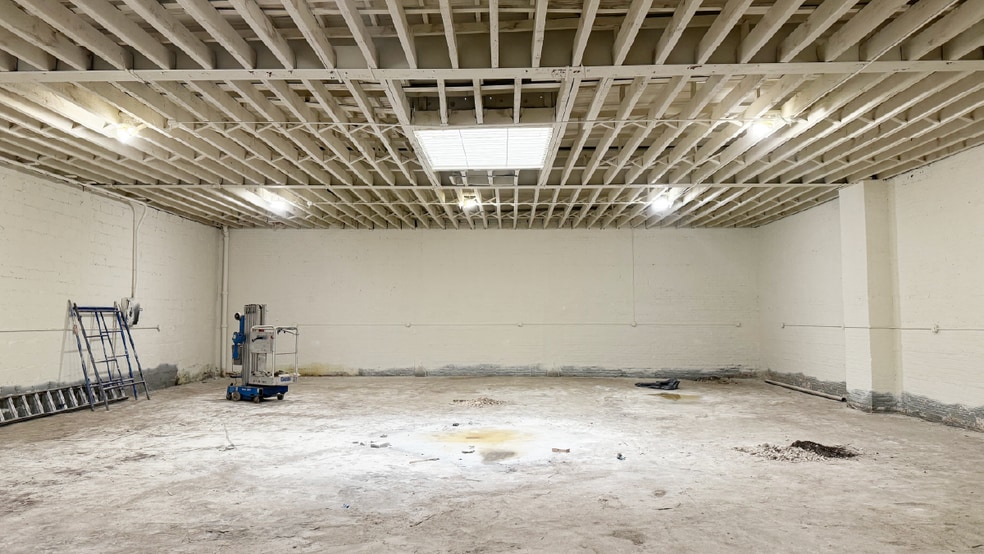 More Photos Of 360 Scholes St, Brooklyn Warehouse For Lease