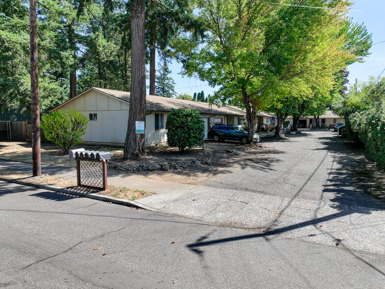 Primary Photo Of 17350-17360 SE Pine St, Portland Apartments For Sale