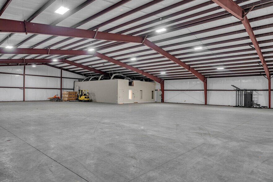 More Photos Of 368 Nike Rd, Jeffersonville Distribution For Sale