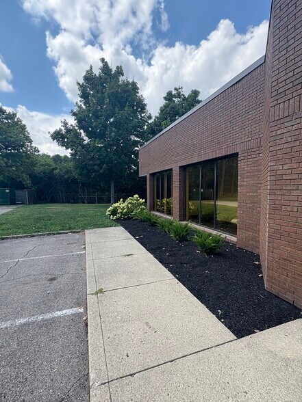 More Photos Of 9009 Springboro Pike, Miamisburg Office For Sale