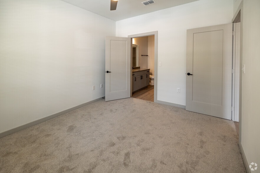 More Photos Of 1148 N Main St, Jacksonville Apartments For Lease