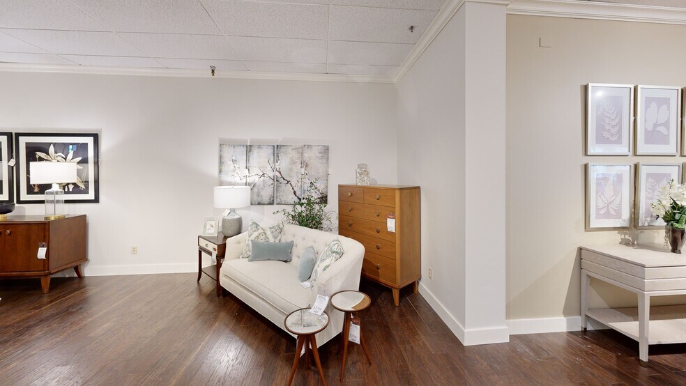 More Photos Of 151 Wolf Rd, Colonie Freestanding For Sale