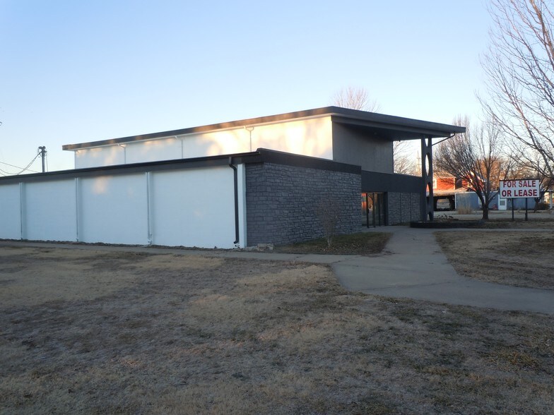 More Photos Of 108 SE 6th St, Abilene Specialty For Sale