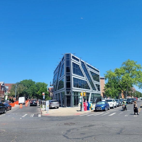 More Photos Of 678 Dahill Rd, Brooklyn Storefront Retail Residential For Lease