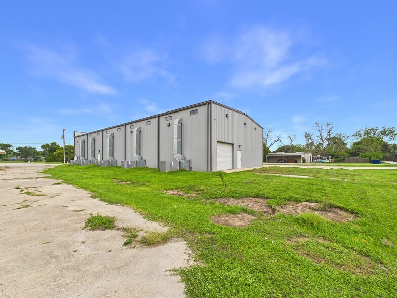More Photos Of 431 S 17th St, West Columbia Warehouse For Lease