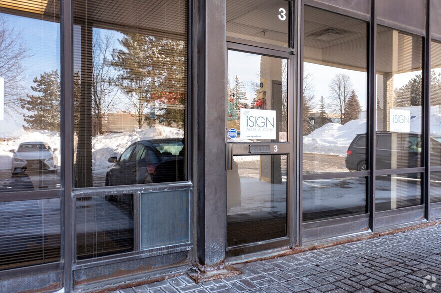 More Photos Of 45 W Wilmot St, Richmond Hill Warehouse For Lease