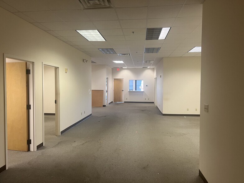 More Photos Of 2551 E Pinetree Blvd, Thomasville Unknown For Lease