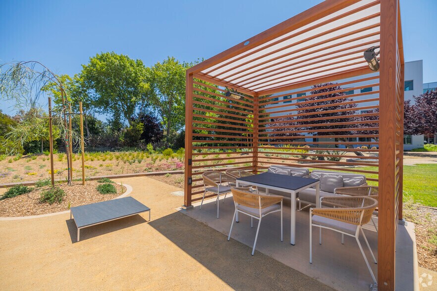 More Photos Of 7999 Gateway Blvd, Newark Research And Development For Lease