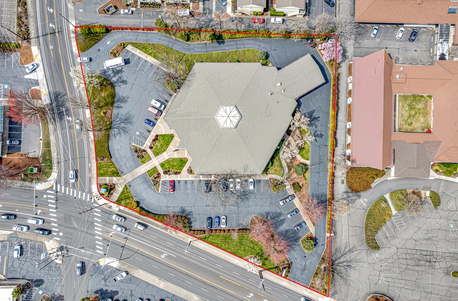 More Photos Of 601 Crater Lake Ave, Medford Bank For Sale