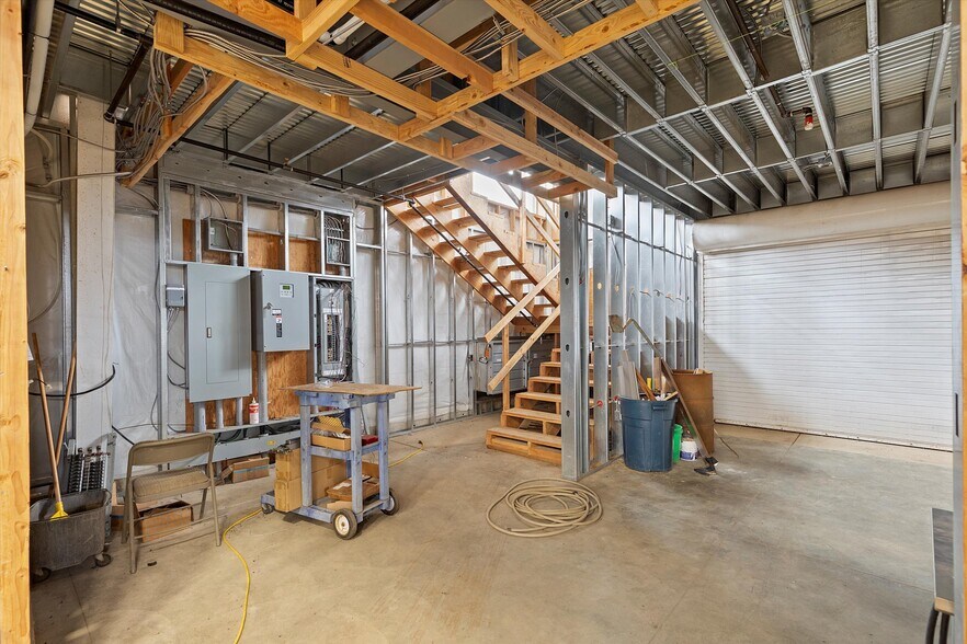 More Photos Of 1025 NW Grove st, Newport Industrial For Sale