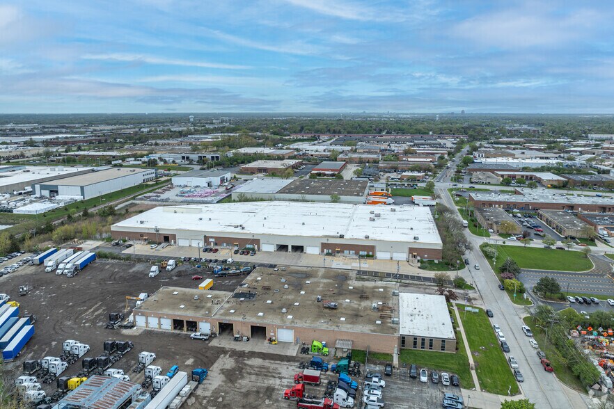 More Photos Of 450 S Lombard Rd, Addison Warehouse For Lease