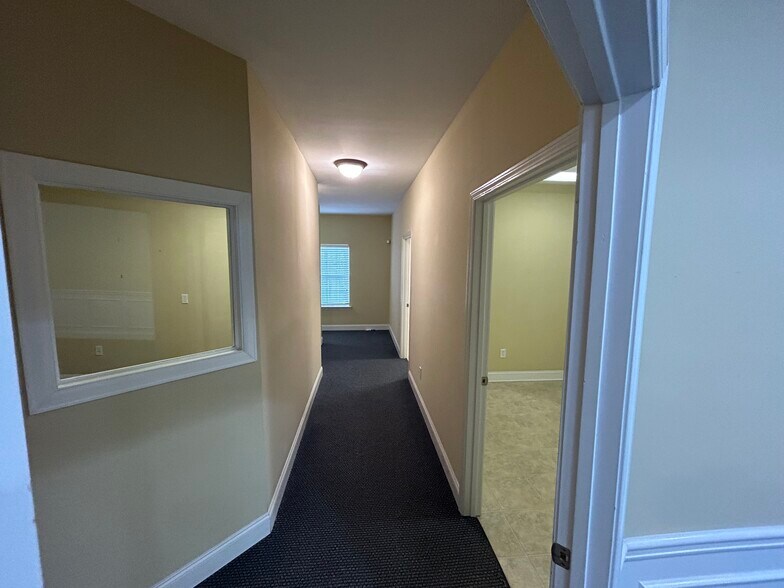 More Photos Of 200-204 River Park North Dr, Woodstock Medical For Sale